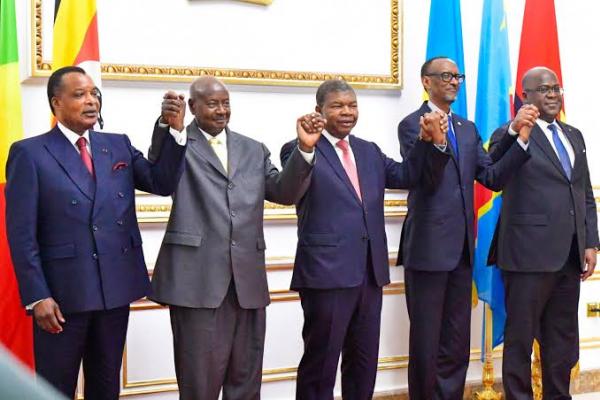 Des chefs d'État africains. 