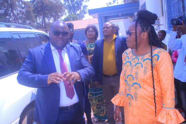 Le directeur provincial de l'ARSP, Danny Kabongo et la commissaire général en charge de l'Entrepreneuriat 