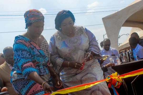 De gauche à droite, Fifi Masuka Saïni, gouverneure du Lualaba et Rose Mutombo, ministre de la justice. 