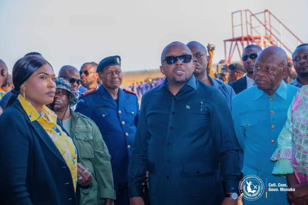 Le VPM Jacquemain Shabani et la gouverneure Fifi Masuka visant les chantiers à Kolwezi, le jeudi 22 août 2024. Photo cellule de communication.