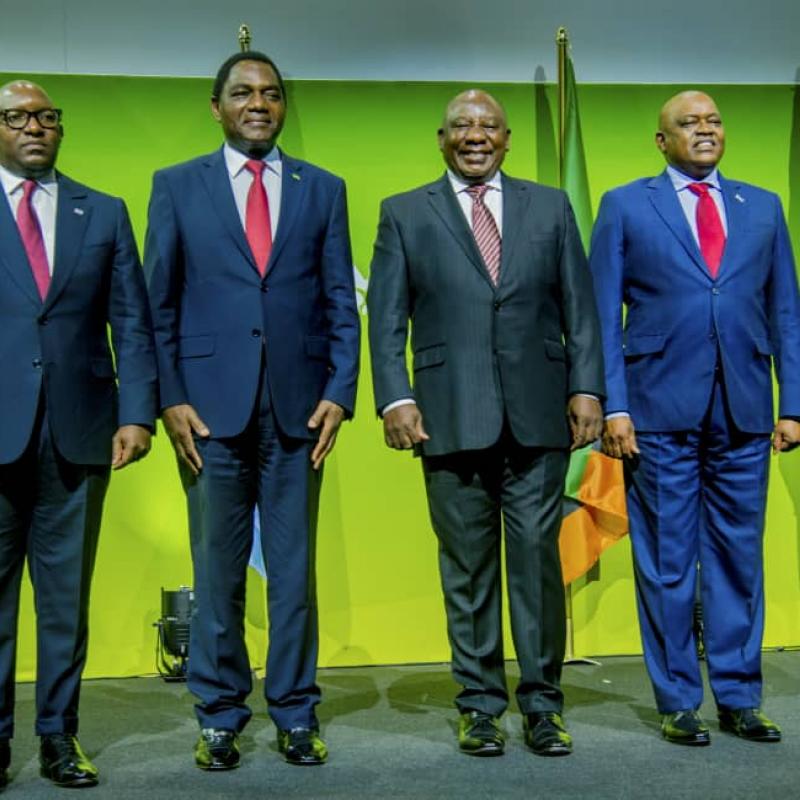 A droit, Sama Lukonde. 