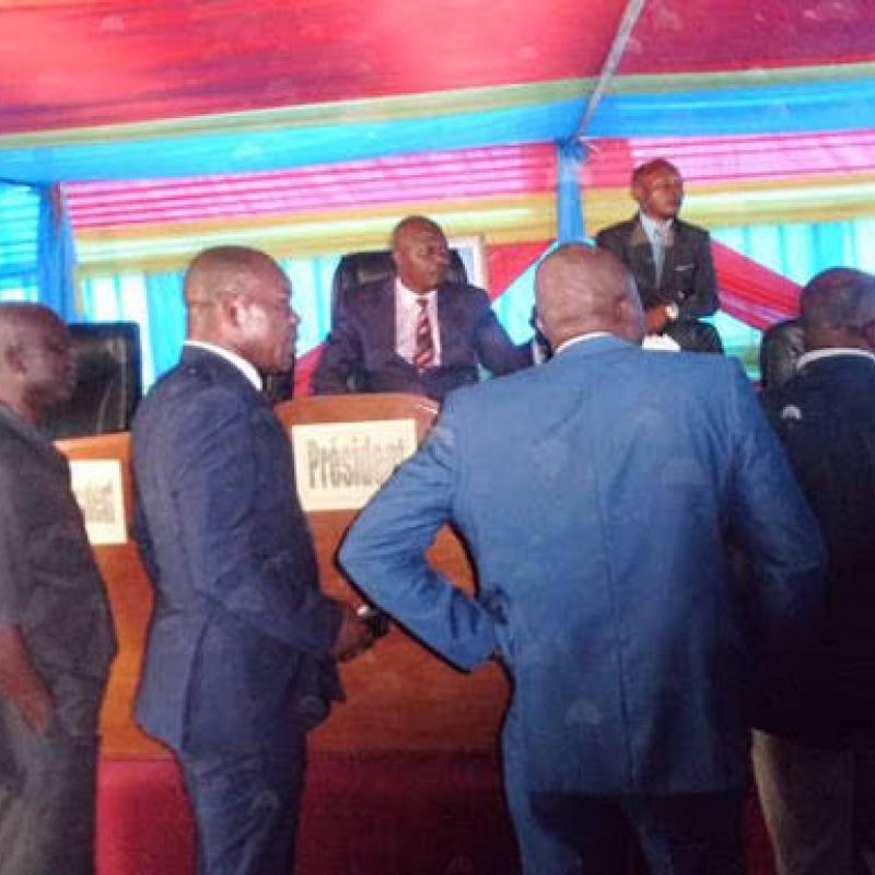 Les députés provinciaux lors d'une plénière à l'Assemblée provinciale du Tanganyika 