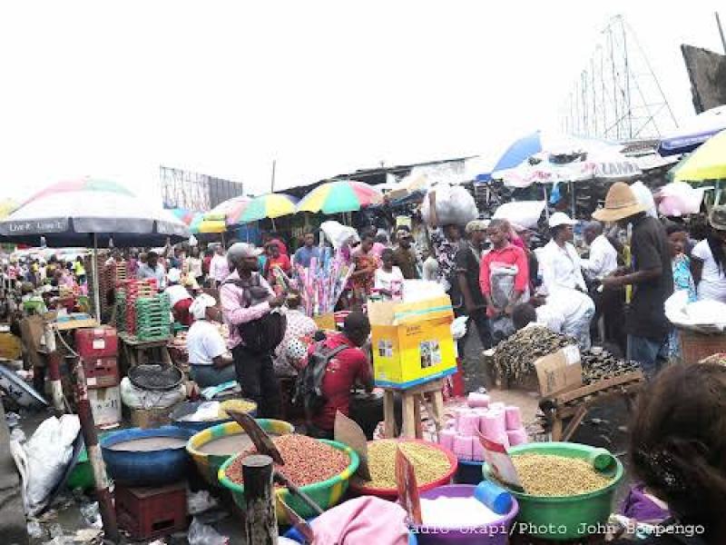 Vue aérienne d'un marché de Kalemie