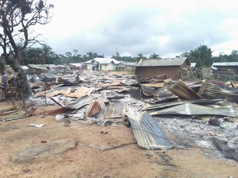 Des maisons incendiées 