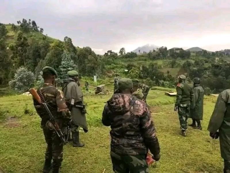 Les militaires Congolais engagés la traque des rebelles du M23 sur les collines de Rutshuru. 