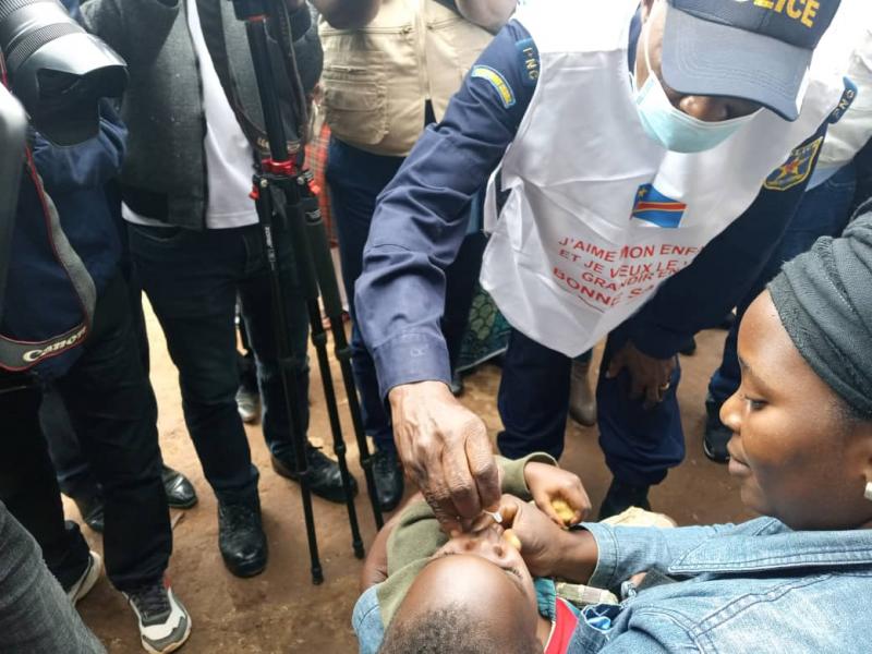 Le maire de Butembo lors du lancement de la campagne de vaccination contre la poliomyélite. 
