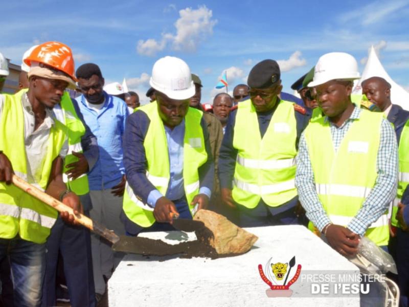 Muhindo Nzangi, ministre national de l'ESU lance les travaux de construction de l'Université de Bunia. 