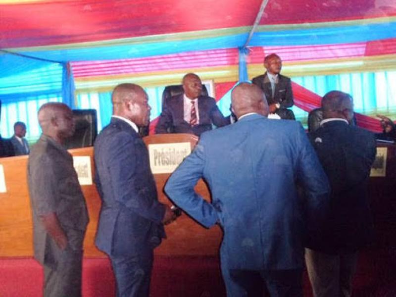 Les députés provinciaux lors d'une plénière à l'Assemblée provinciale du Tanganyika 