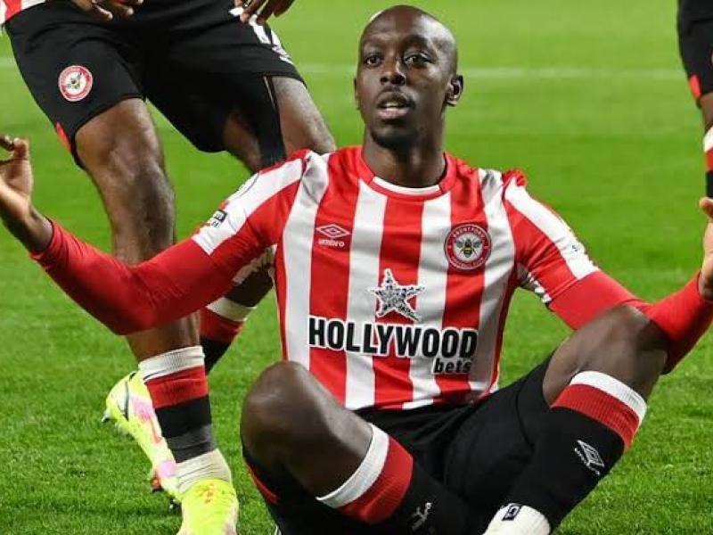 Y.Wissa célébrant un but sous les couleurs de Brentford 