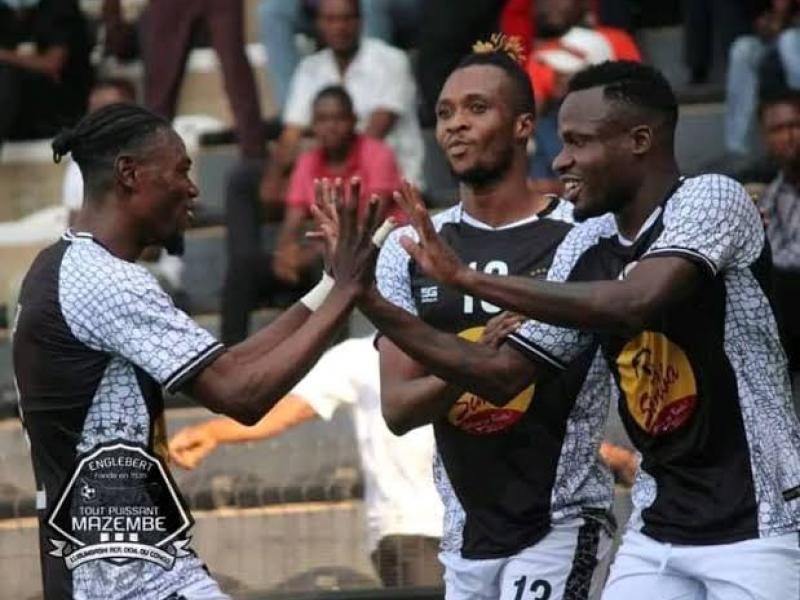 Les joueurs du TP Mazembe célébrant un but dans leur stade de Kamalondo. 