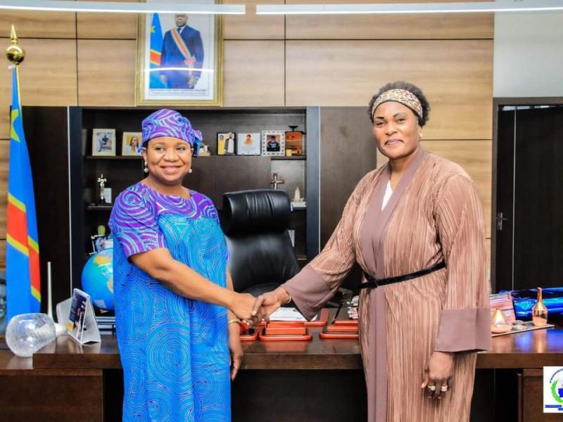 Angèle Dikongue reçue par Fifi Masuka Saïni.  