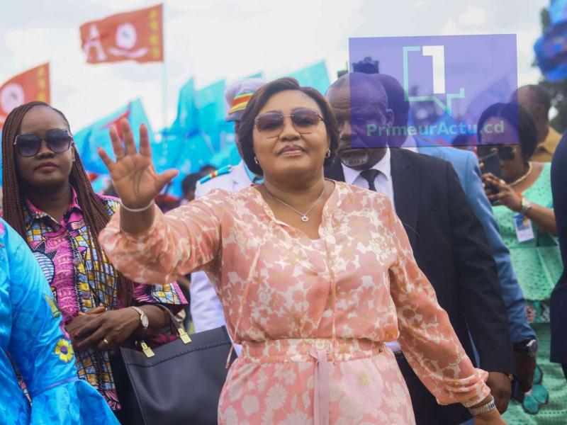 Denise Nyakeru, épouse du Chef de l'État congolais, lors de son arrivée à Kolwezi. 