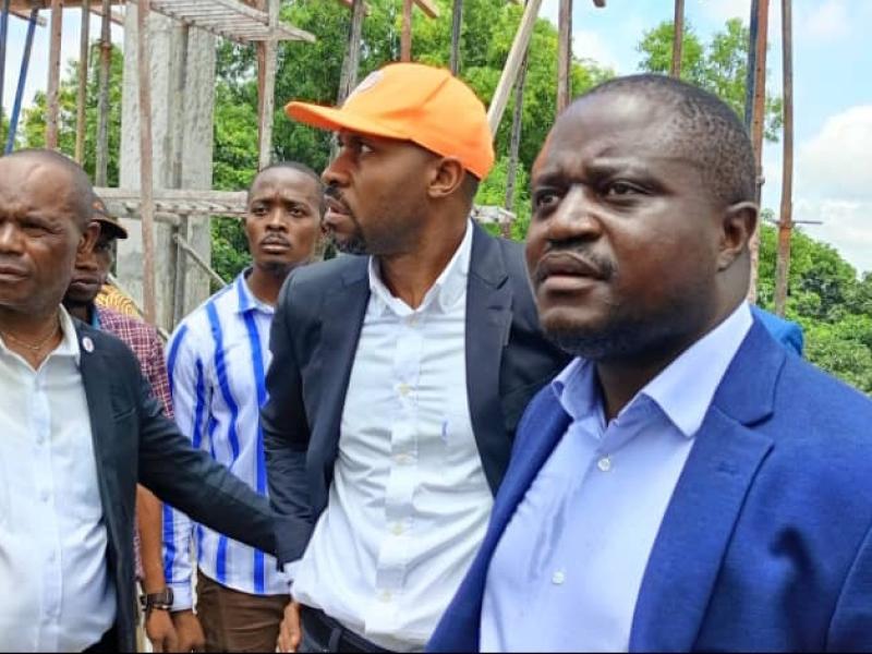 Muhindo Nzangi et Patrick Muyaya visitent les chantiers de l'UPN et de l'UNIKIN. 
