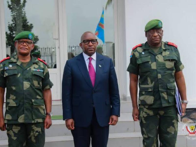 Le Premier ministre Sama Lukonde entouré des gouverneurs du Nord-Kivu et de l'Ituri. Ph. tiers. 