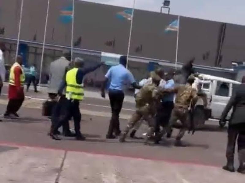 Salomon Kalonda arrêté à l'aéroport international de Ndjili. Ph. tiers. 