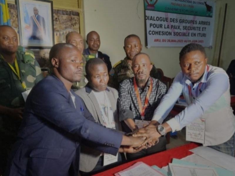 Les représentants des groupes armés s'engageant à mettre fin aux hostilités en Ituri. Ph. tiers. 