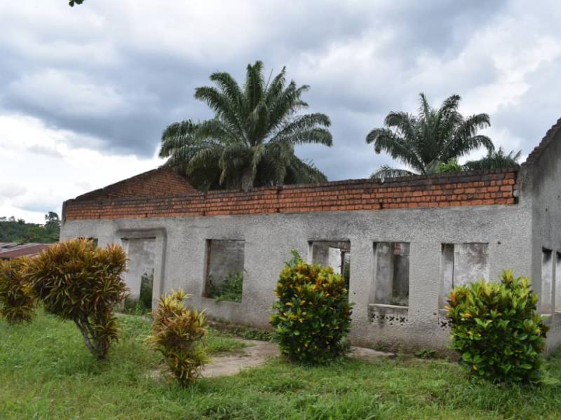 Vue du centre de santé de Nzenga détruit lors d'une attaque des rebelles Adf. Ph. tiers. 