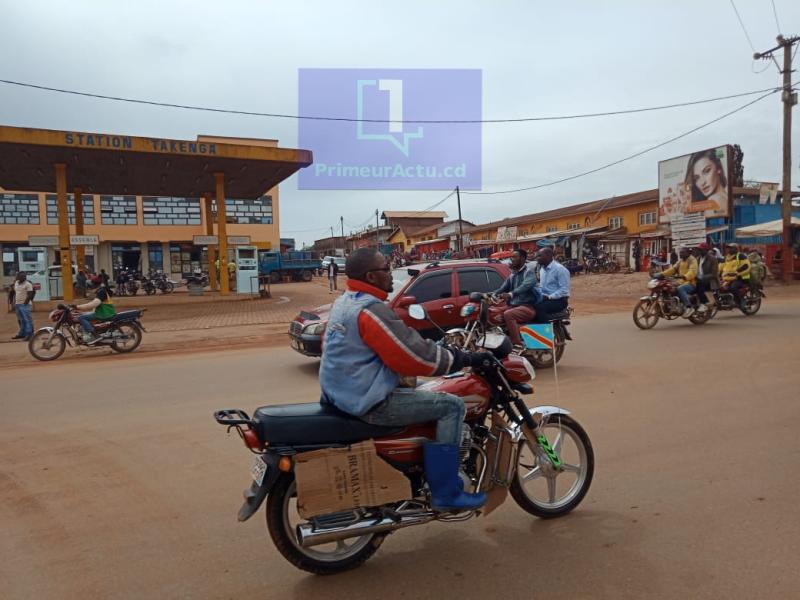 Vue du boulevard Président de la République au niveau de l'entrée station Takenga (Butembo). Ph. Isaac Bin-Ngeve/PRIMEURACTU.CD