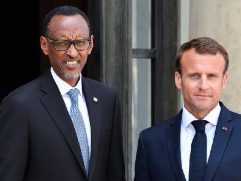 À gauche, Paul Kagame, président Rwandais et à droite, E. Macron du Rwanda. Ph tiers.s 